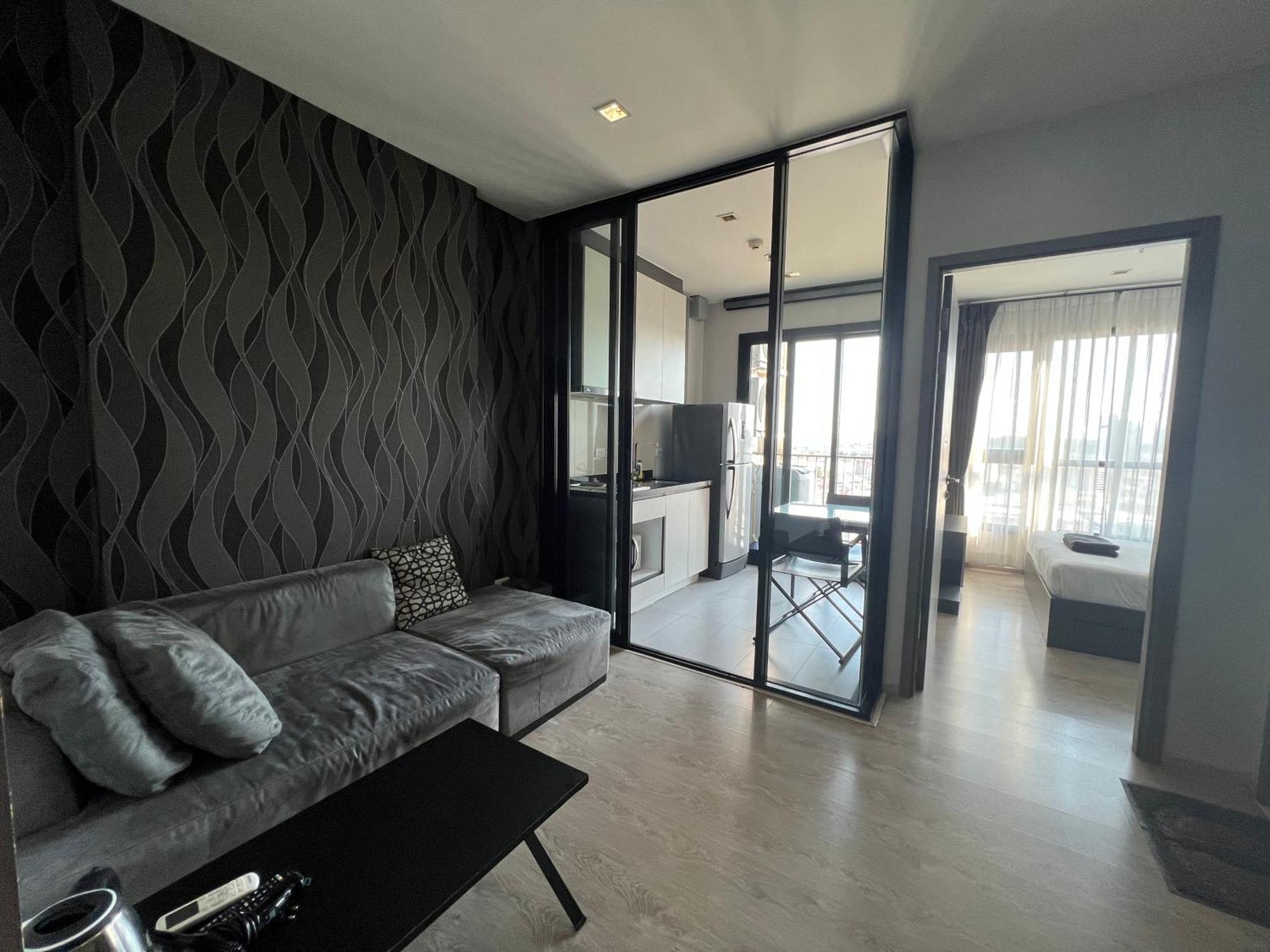 秘狗公寓the Base Apartment