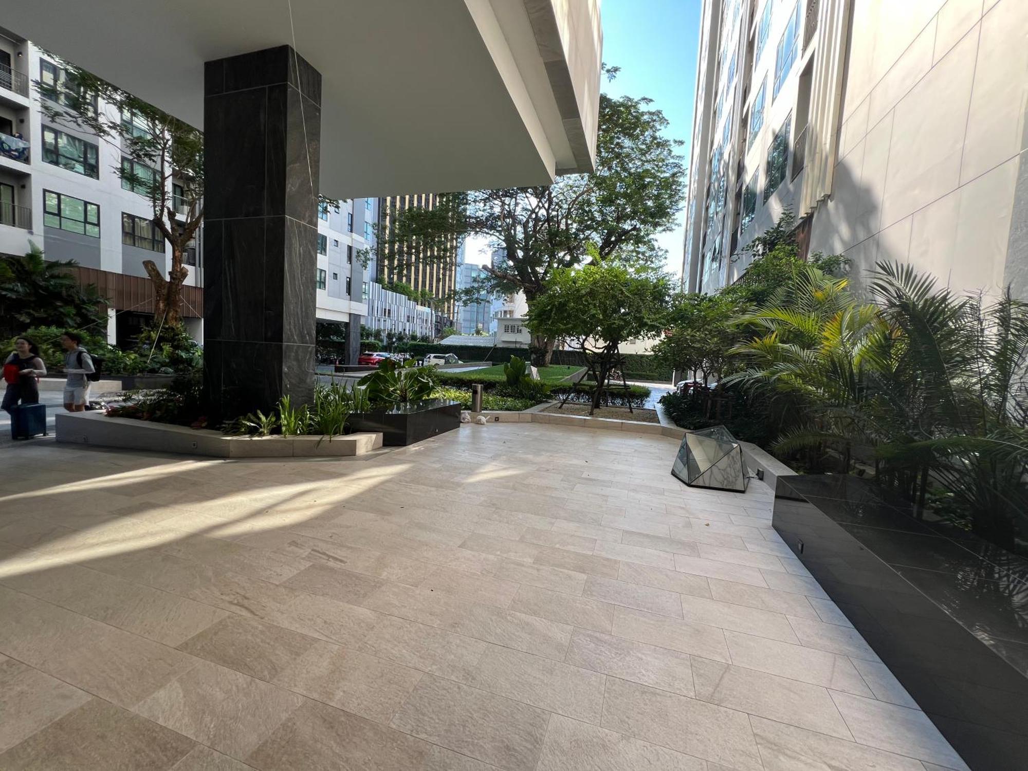 秘狗公寓the Base Apartment *