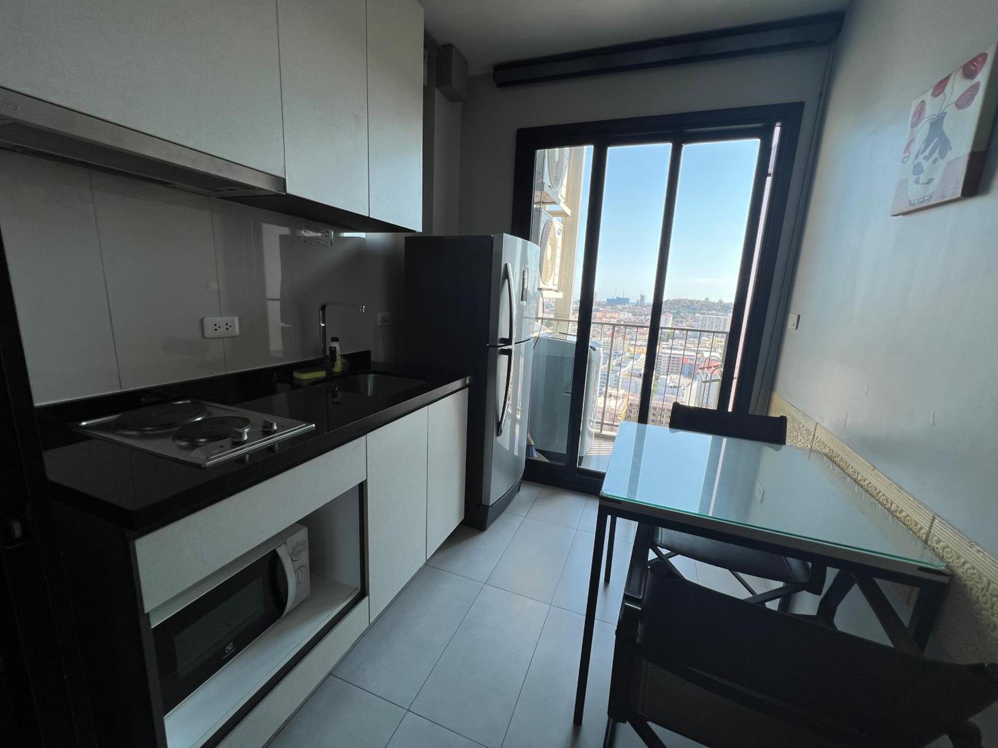 Apartment 秘狗公寓the Base Pattaya